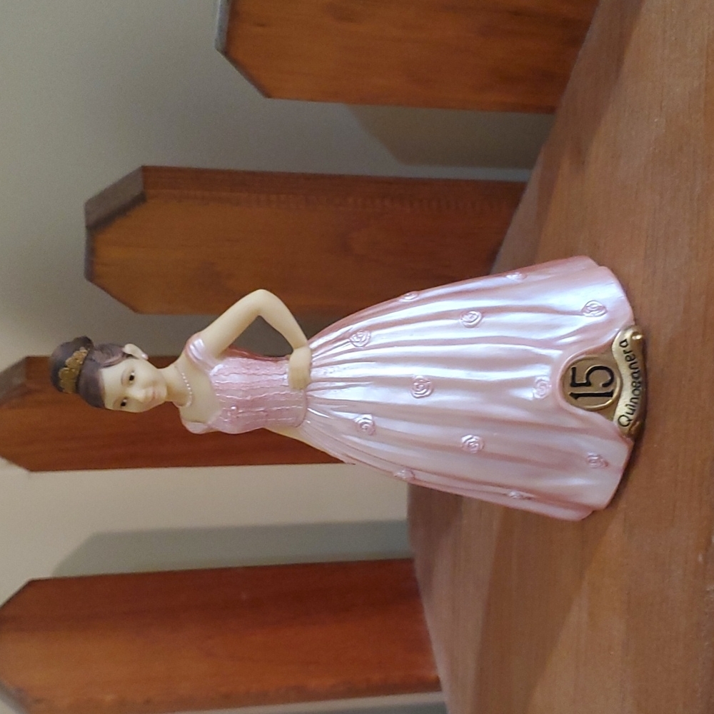 UNITED TREASURES QUINCEANERA MEXICAN AMERICAN FIGURINE